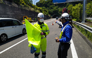 役員パト 首都高速道路（湾岸線西）西行き右VA規制（港北営業所）