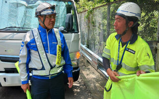 役員パト 小田原厚木道路下り線走行車線規制（平塚営業所）