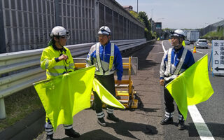 役員パト 東名高速道路下り線走行車線規制（横浜町田営業所）