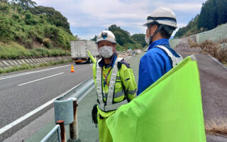 役員パト 中央自動車道上り線追越車線規制（諏訪営業所）