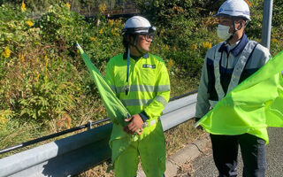 役員パト 中央自動車道上り線路肩規制（大月営業所）