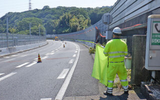 安全課同行パトロール 東名高速道路下り線走行車線規制（御殿場営業所）