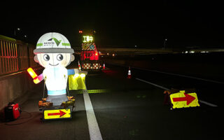 安全パトロール 札樽自動車道上り線走行車線規制（札幌営業所）