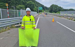 安全パトロール 中央自動車道下り線走行車線規制（松本営業所）