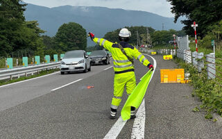 安全パトロール 中央自動車道上り線走行車線規制（諏訪営業所）