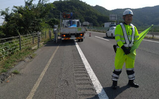 安全パトロール 上信越自動車道下り線走行車線規制（佐久営業所）