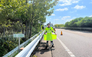 安全パトロール 中央道下り線車線規制（名古屋営業所）