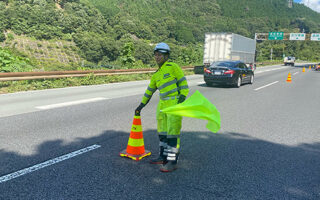 所長パトロール 中央自動車道上り線追越車線規制（大月営業所）