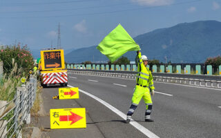 安全パトロール 長野自動車道下り線走行車線規制（松本営業所）