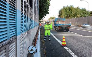 安全パトロール 横浜横須賀道路上り線路肩規制（港北営業所）