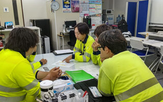 送り出しパトロール 東名高速道路下り線走行車線規制（御殿場営業所）