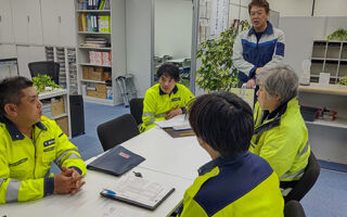 安全パトロール 関越自動車道上り線付加車線規制（所沢営業所）