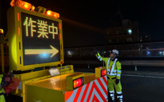 設置パトロール 札樽自動車道上り線走行車線規制（札幌営業所）