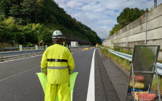 安全パトロール 中央自動車道上り線走行車線規制（松本営業所）