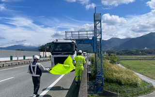 安全課パトロール 中央道下り線走行車線規制（甲府営業所）