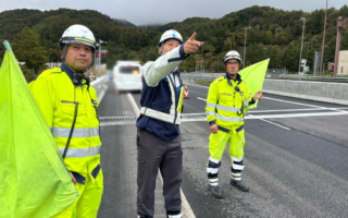 安全課パトロール 上信越道上り線走行車線規制（佐久営業所）