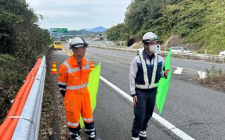 営業所パトロール 中央自動車道下り線路肩規制（八王子維持営業所）