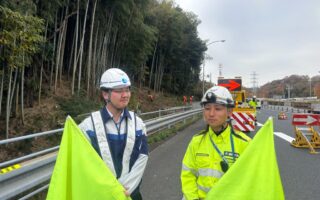 設置パトロール　小田原厚木道路下り線走行車線規制（平塚営業所）