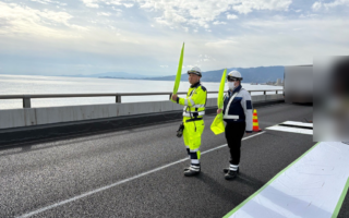 安全パトロール 西湘バイパス下り線追越車線規制（平塚営業所）