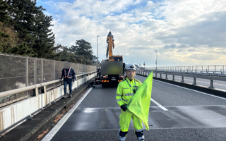 安全パトロール 西湘バイパス上り線走行車線規制（平塚営業所）