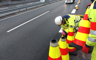 安全パトロール 横浜横須賀道路上り線左車線規制（港北営業所）